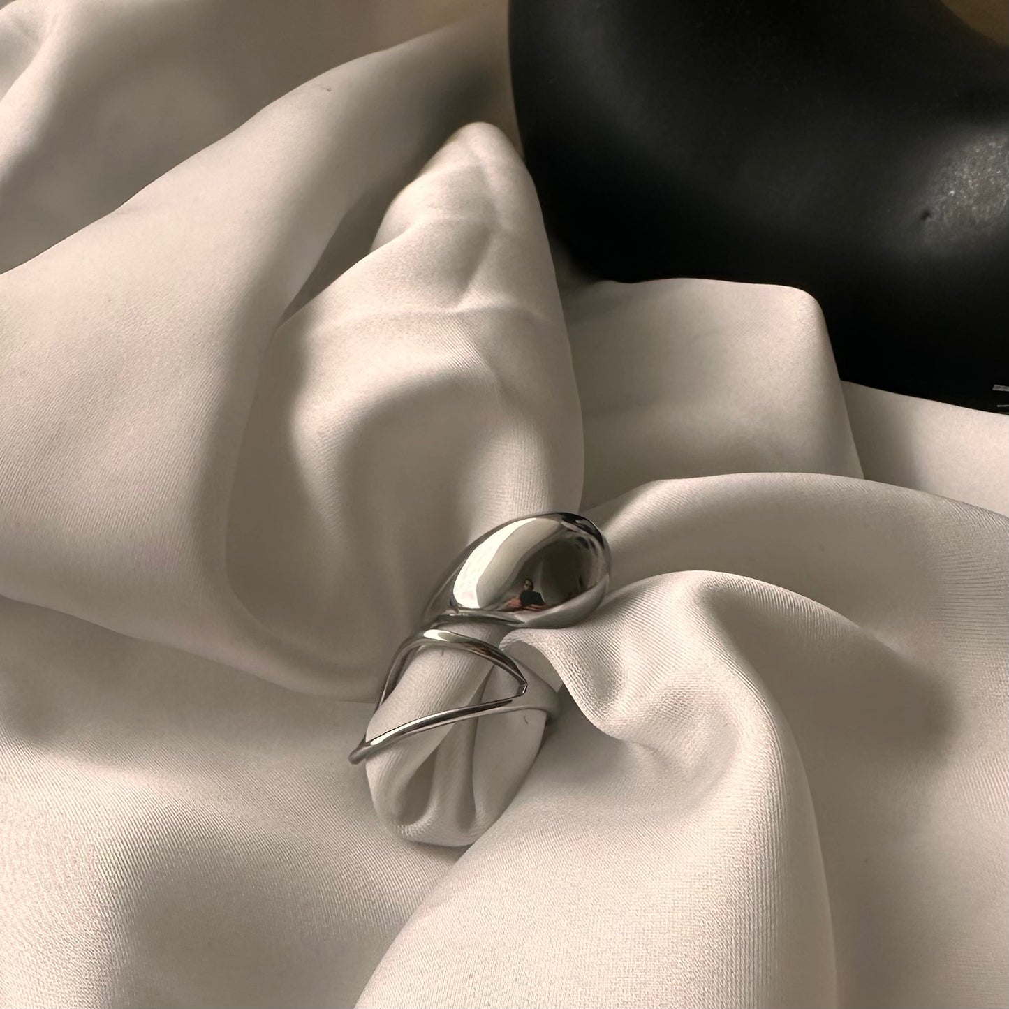 Anello "Equilibrio": L'arte di Bilanciare Mente & Cuore