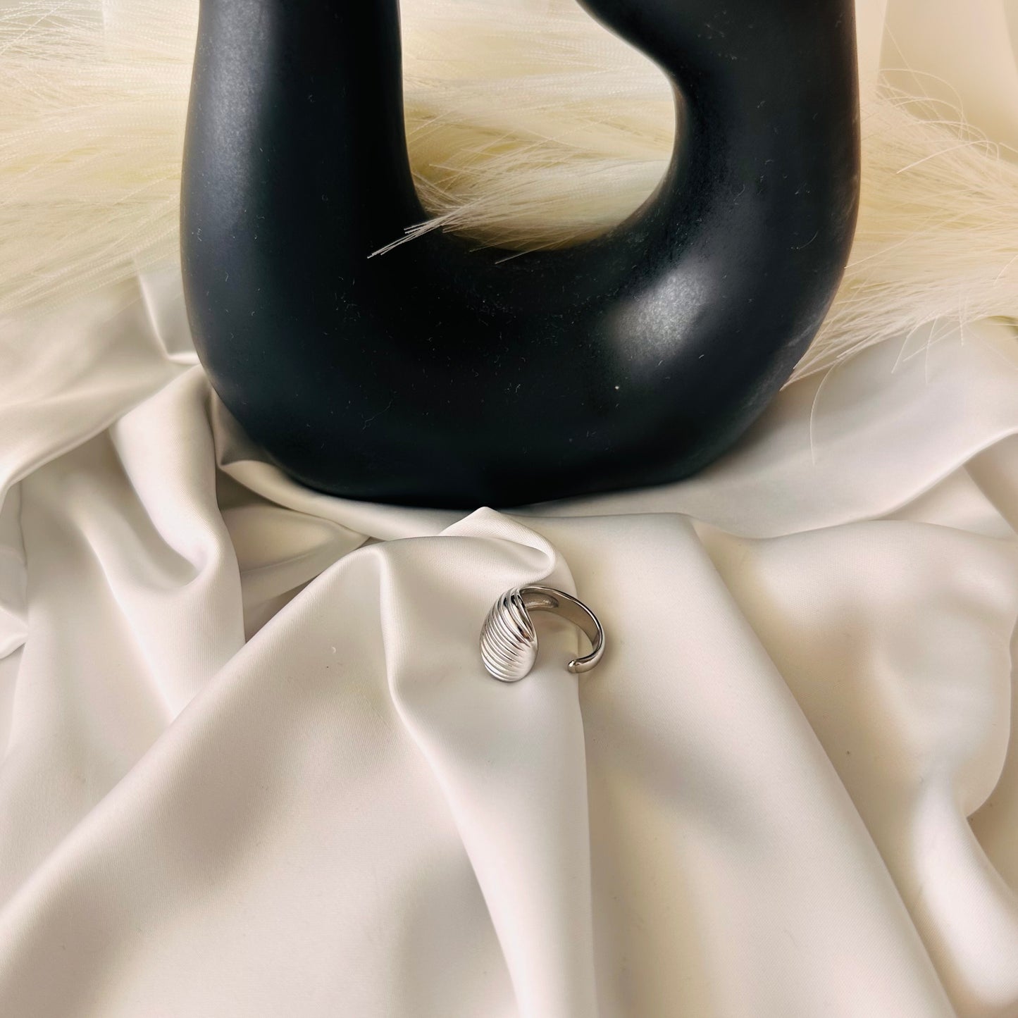 Anello Fascione Rigato: Le tue storie in un anello