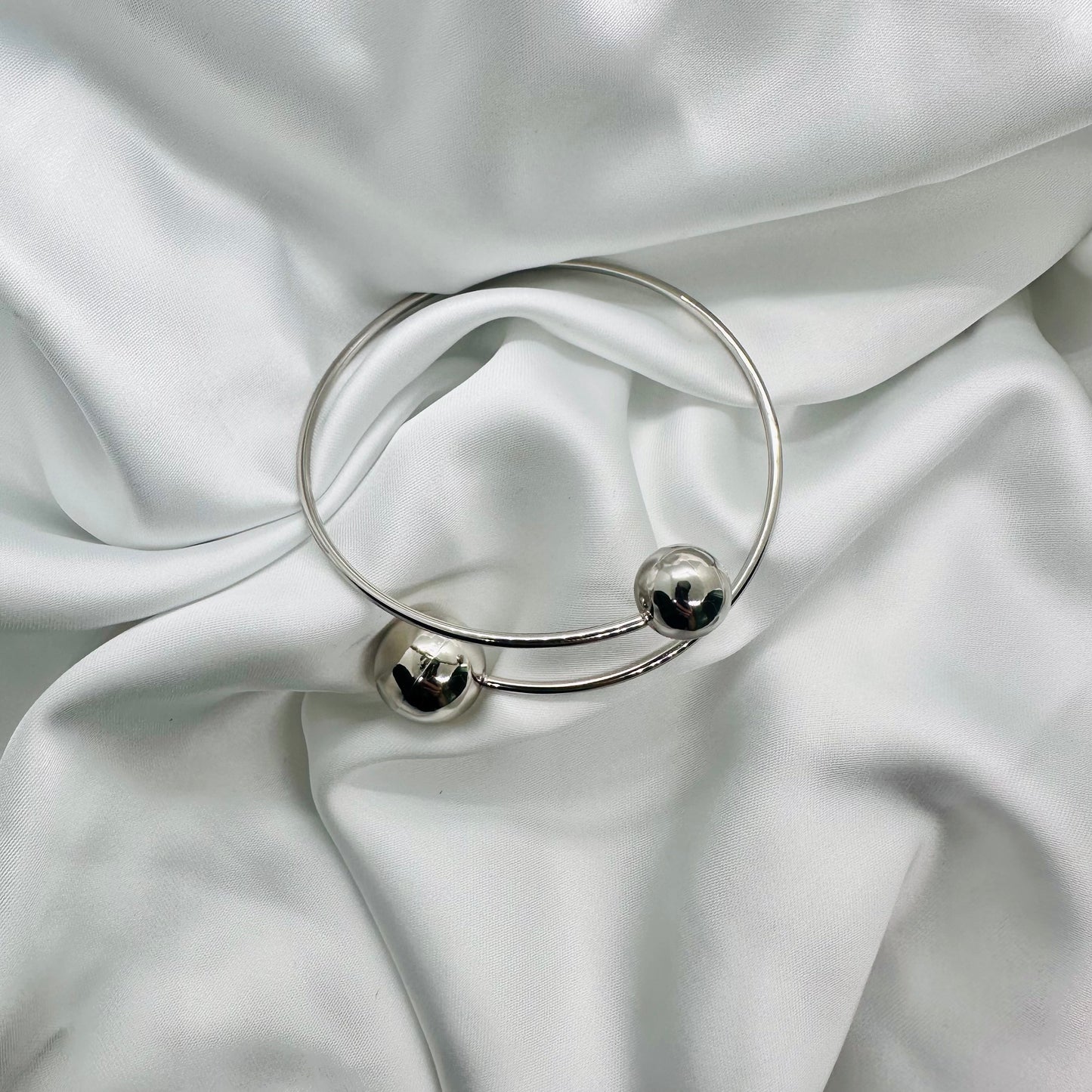 Rigid bracelet in Flex 2 Spheres steel plated in silver