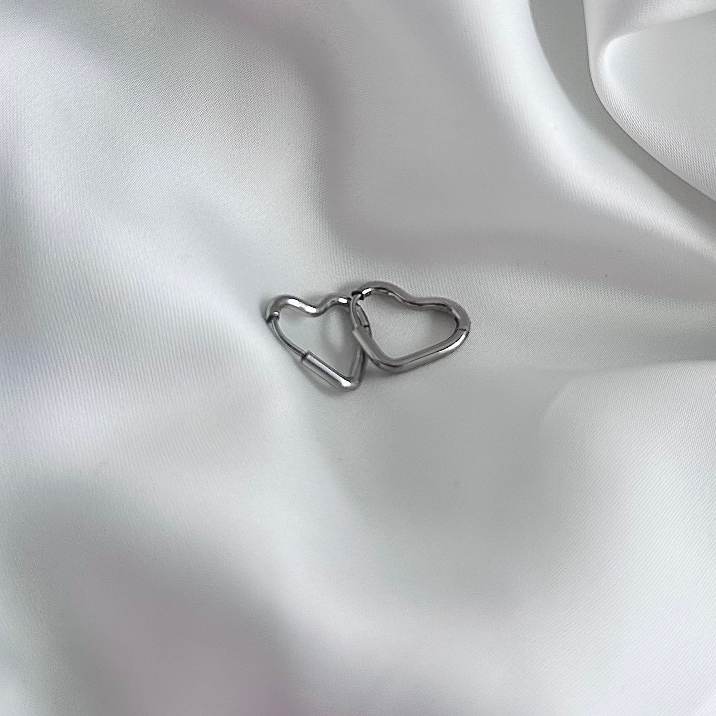 Orecchini a forma di cuore placcati in argento