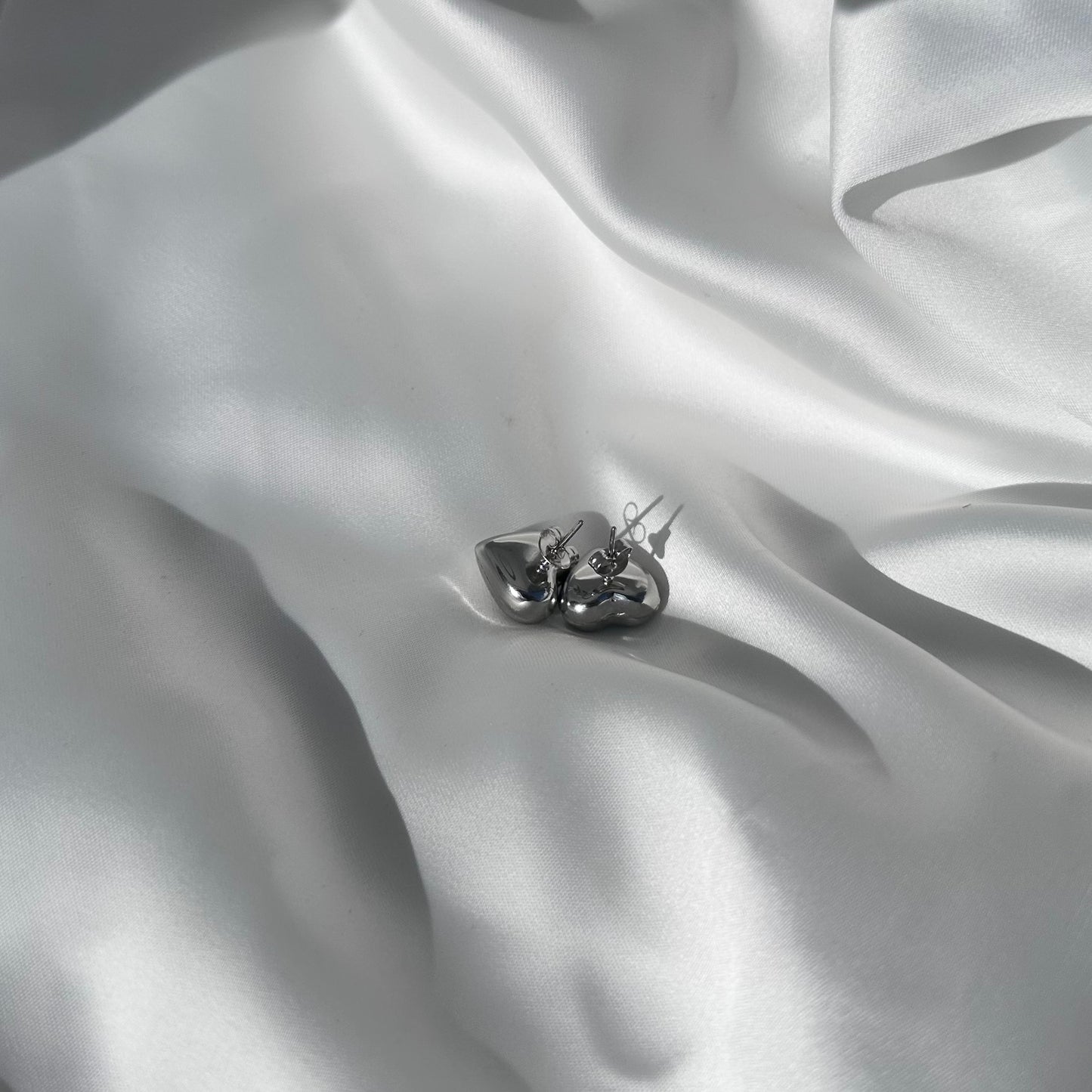 3D Heart Earrings in Gold Plated Steel – 15 mm