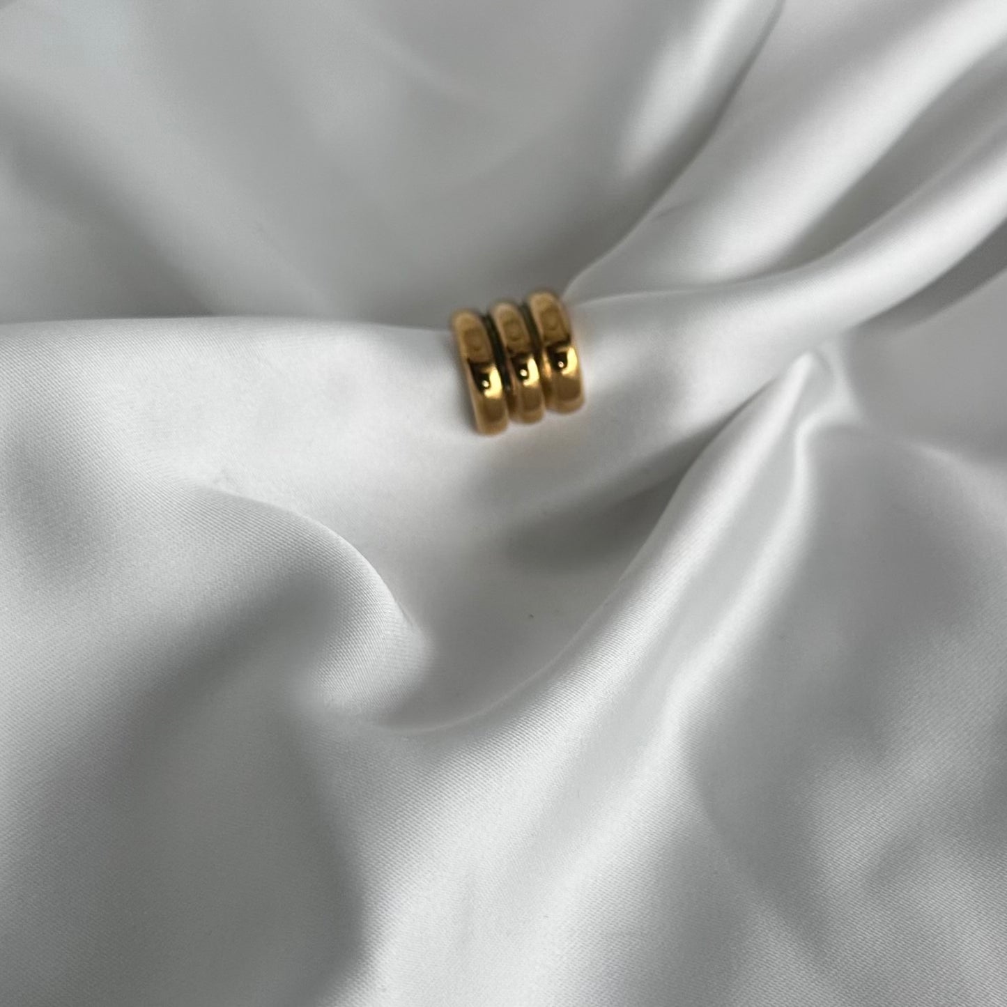 Orecchini Cuff Trinity in Acciaio Placcato oro – 15 mm
