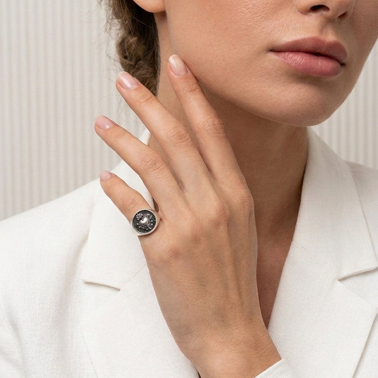 Anello Chevalier Cuore Sacro: Eleganza e Autenticità