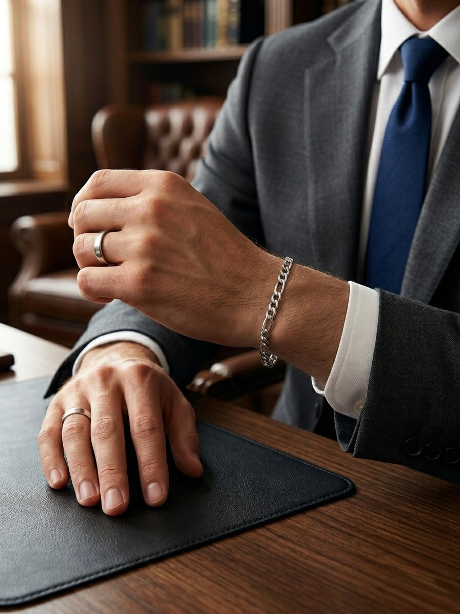 Bracciale Maglia Figaro: L'Equilibrio tra Forza e Stile