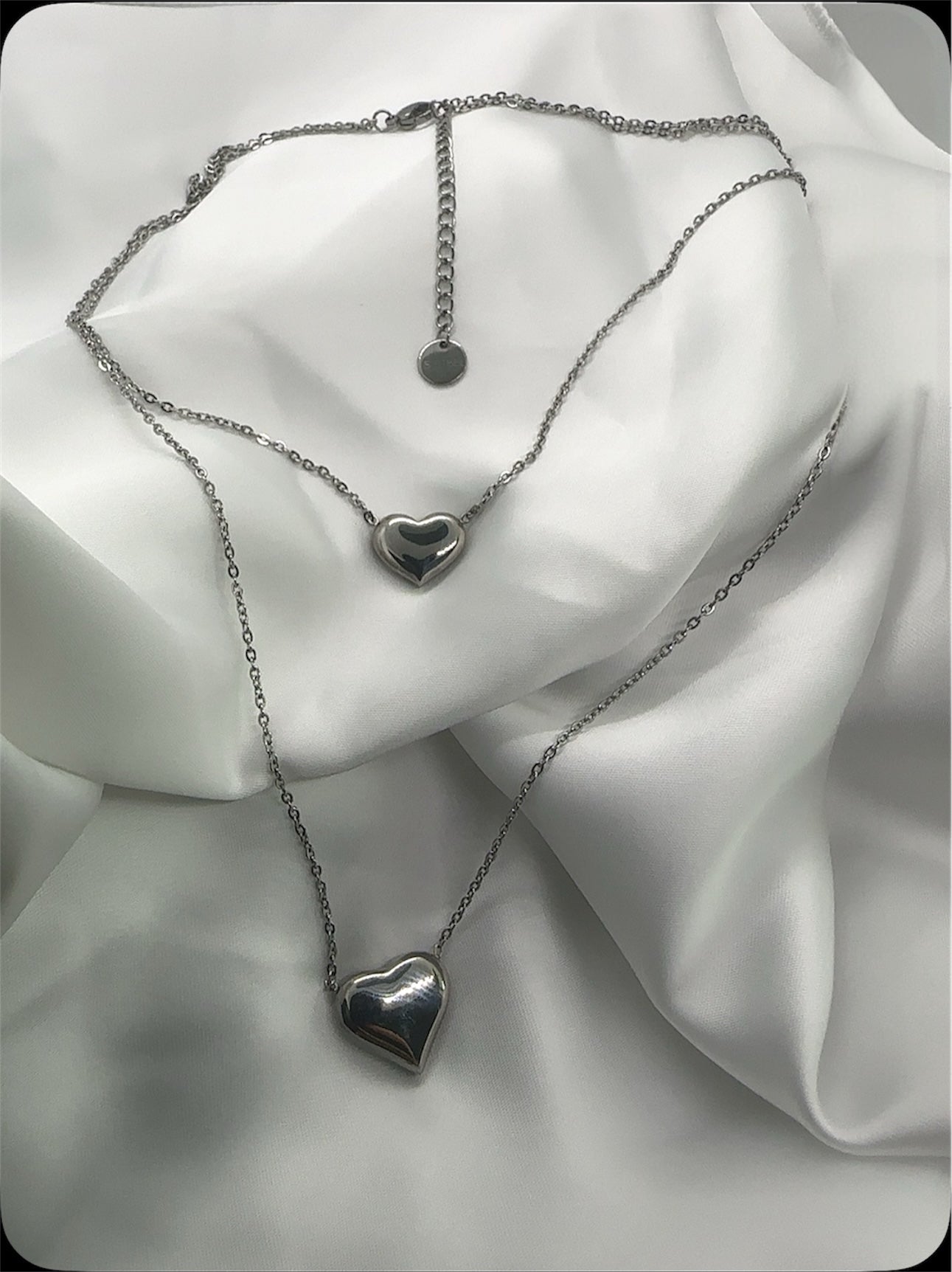 Collana a Doppio Filo con Cuori – Eleganza e Simbolo di Amore