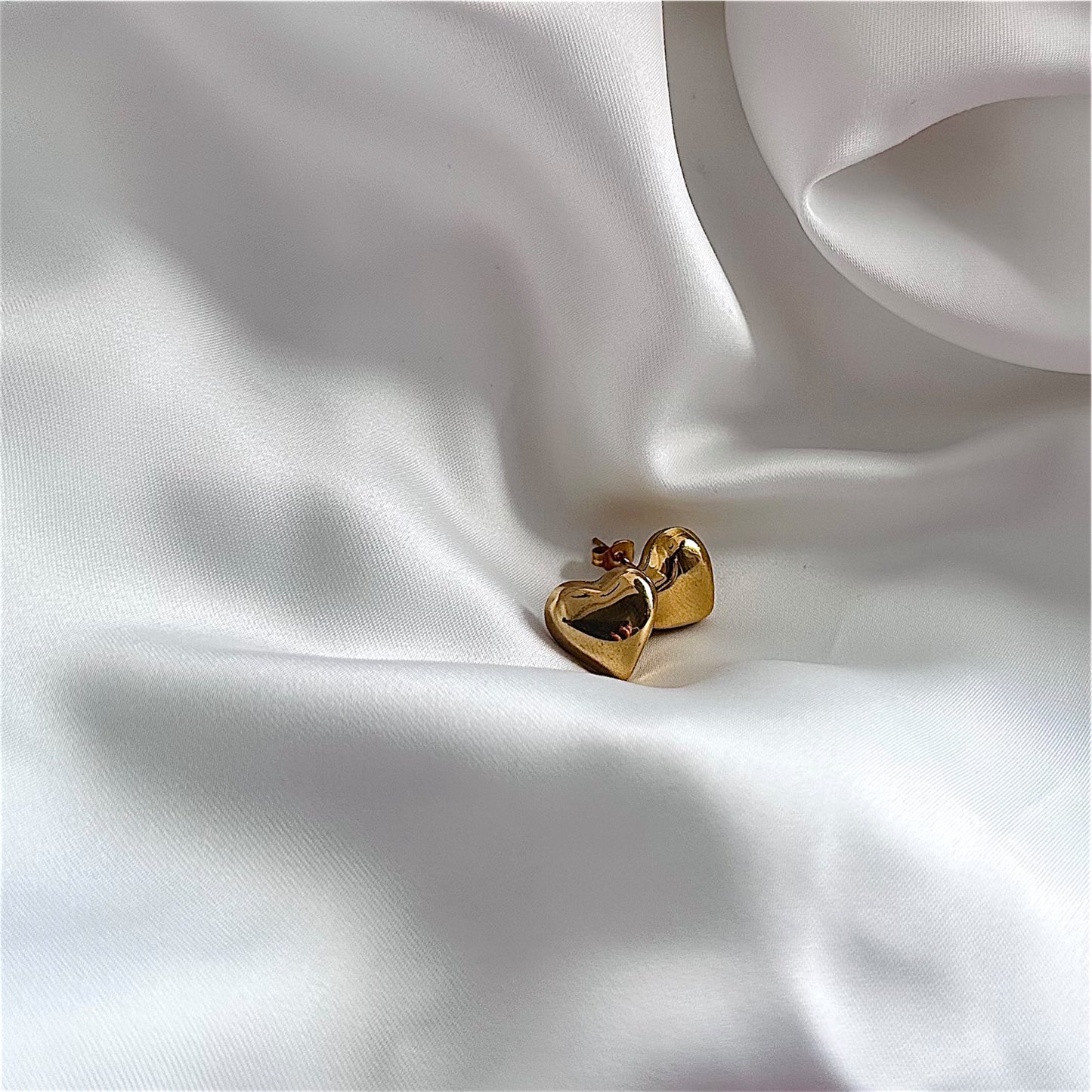 3D Heart Earrings in Gold Plated Steel – 15 mm