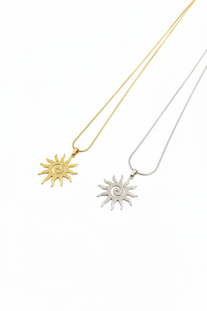 Collana Sole Spirale: Simbolo di Rinascita e Forza Interiore