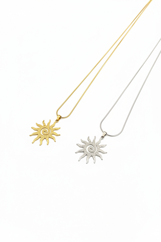 Collana Sole Spirale: Simbolo di Rinascita e Forza Interiore