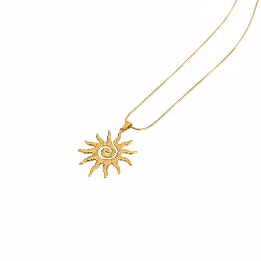 Collana Sole Spirale: Simbolo di Rinascita e Forza Interiore