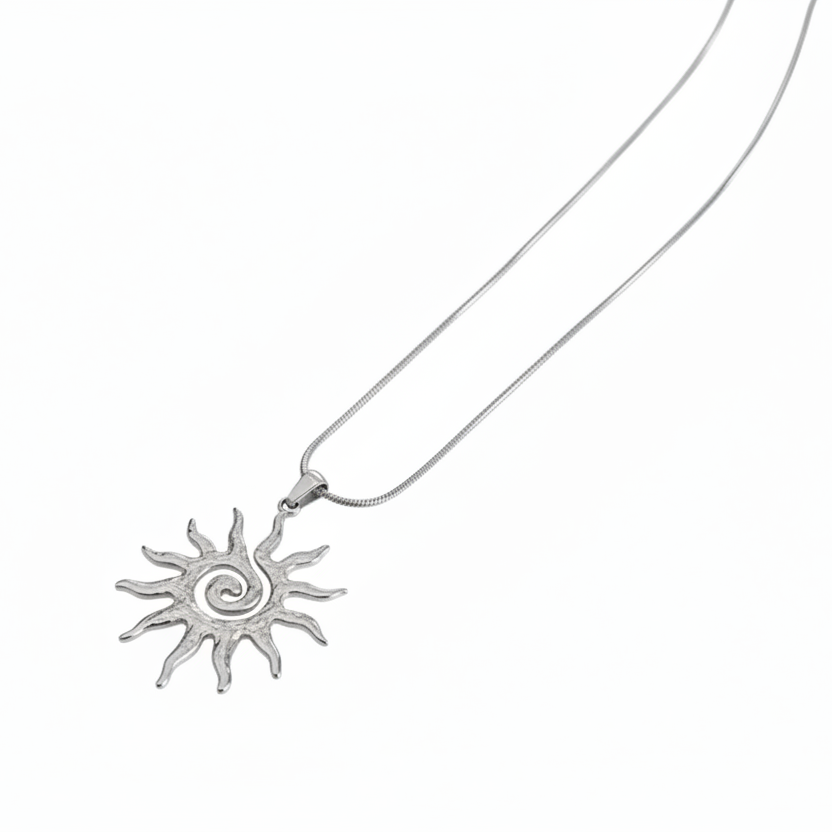 Collana Sole Spirale: Simbolo di Rinascita e Forza Interiore