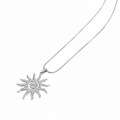 Collana Sole Spirale: Simbolo di Rinascita e Forza Interiore