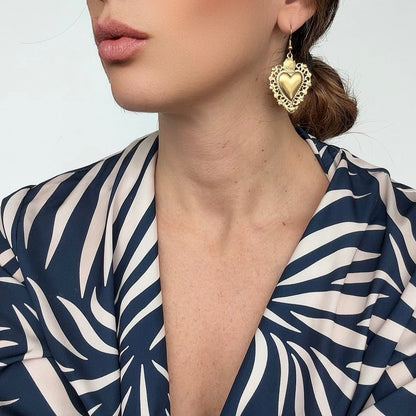 Orecchini Cuore Sacro: Simbolo di Amore Divino e Protezione