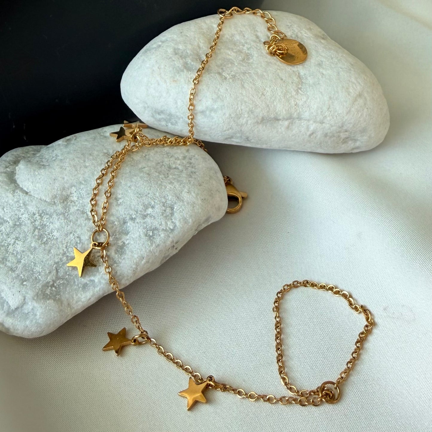 Baciamano Stelline: "Simbolo di Potere Femminile"