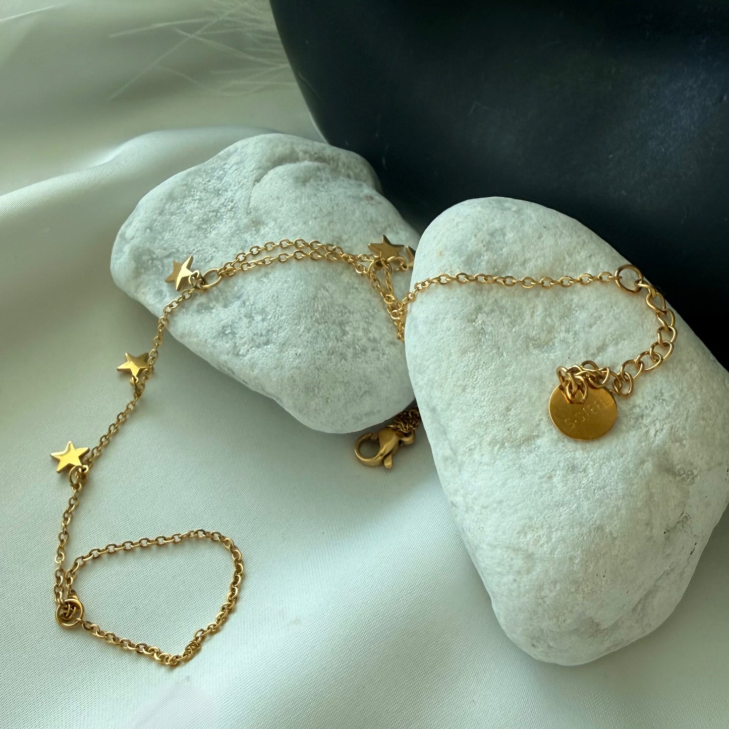 Baciamano Stelline: "Simbolo di Potere Femminile"