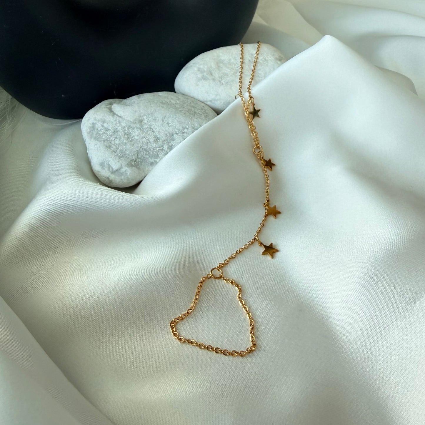 Baciamano Stelline: "Simbolo di Potere Femminile"