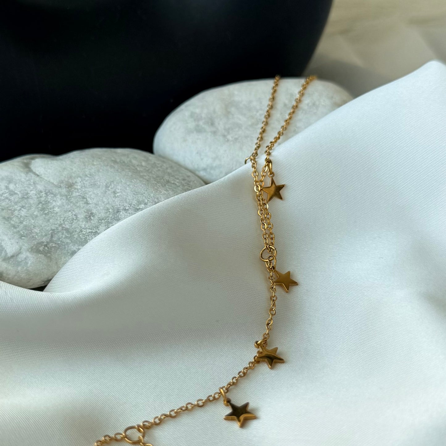 Baciamano Stelline: "Simbolo di Potere Femminile"