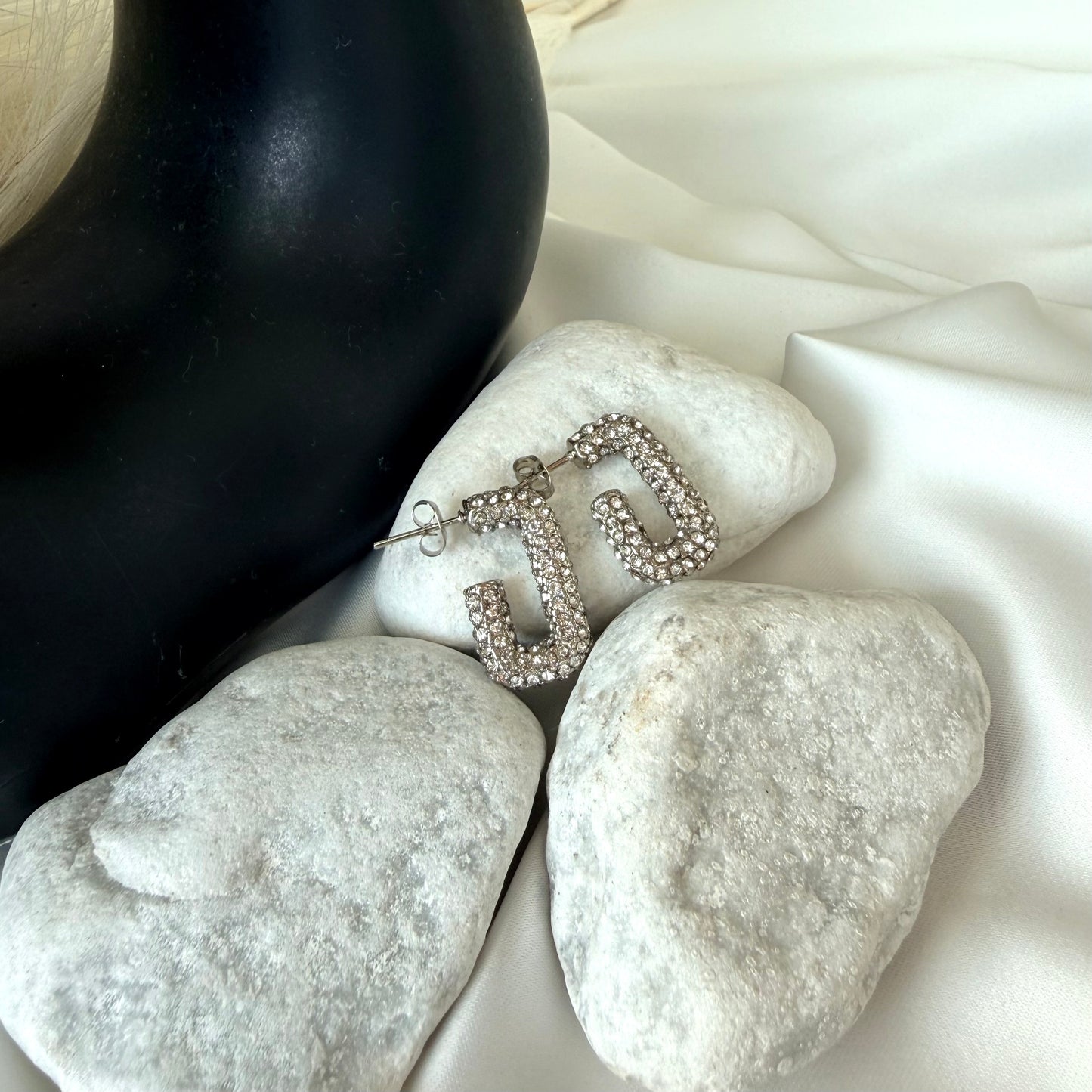 Orecchini Rettangolari in Cristallo: Luce dei Ricordi