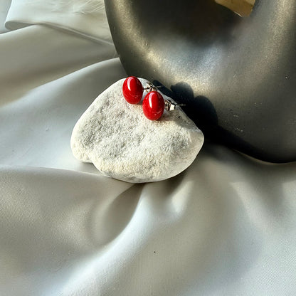 Orecchini a Bottone Rossi: Profonda Passione