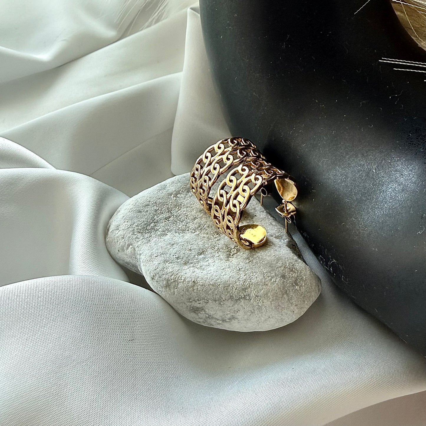 Orecchini a Catena: Riflessi di Emozioni