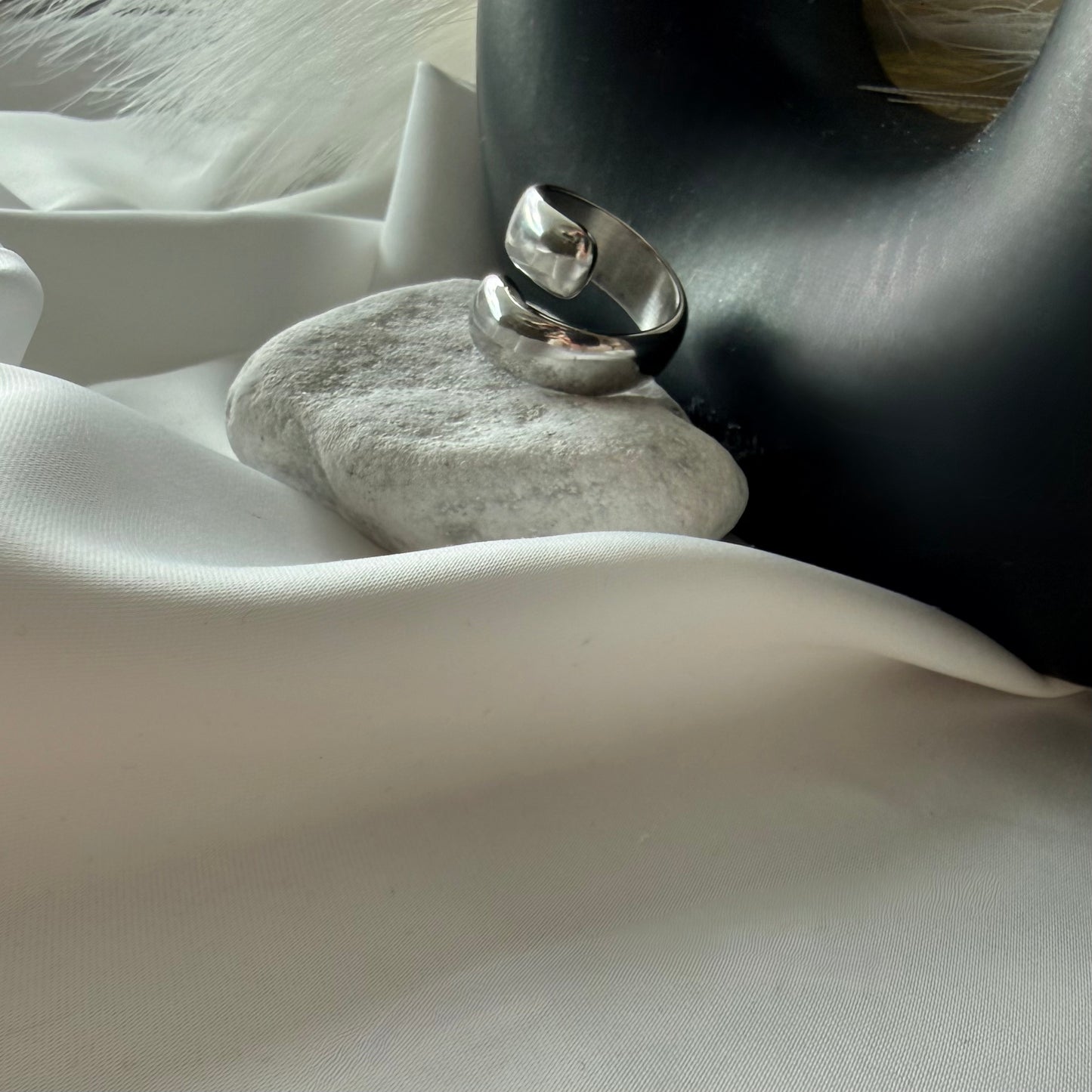 Anello “Doppia Onda”: L'incontro che cambia tutto