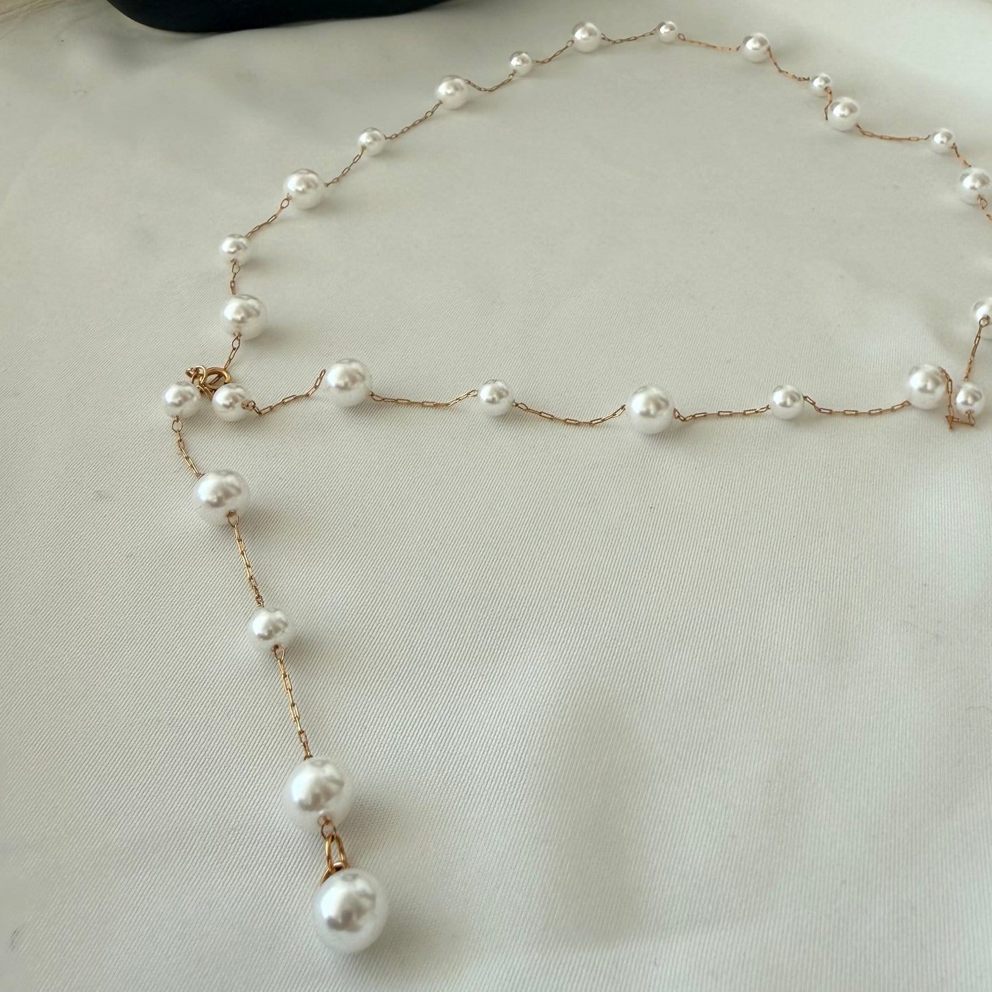 Collana "Perle Infinite": Un filo di bellezza Eterna