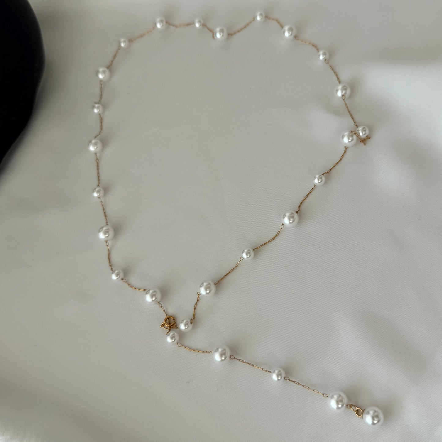 Collana "Perle Infinite": Un filo di bellezza Eterna