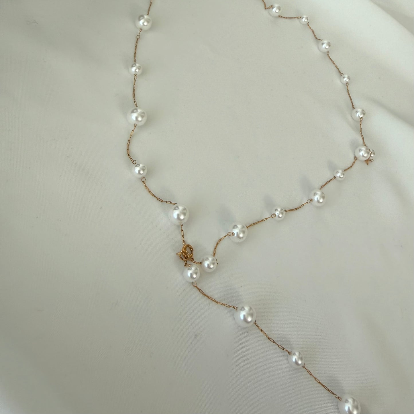 Collana "Perle Infinite": Un filo di bellezza Eterna