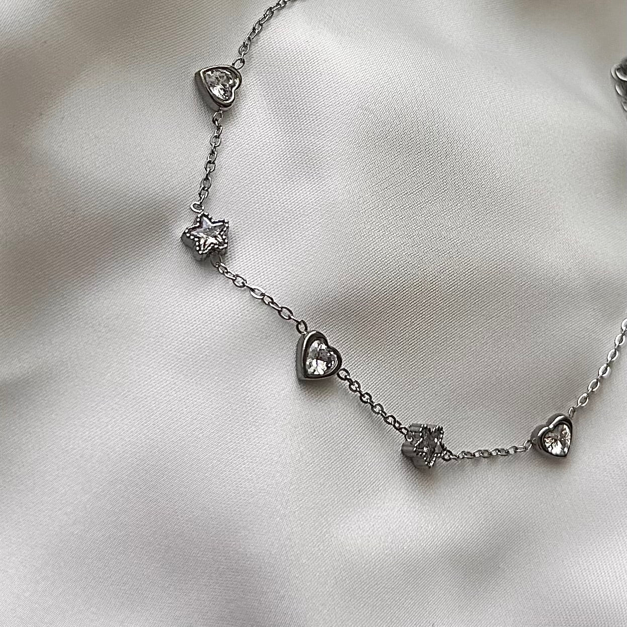 Bracciale "Cuore e Stelle" in acciaio con charms e cristallo