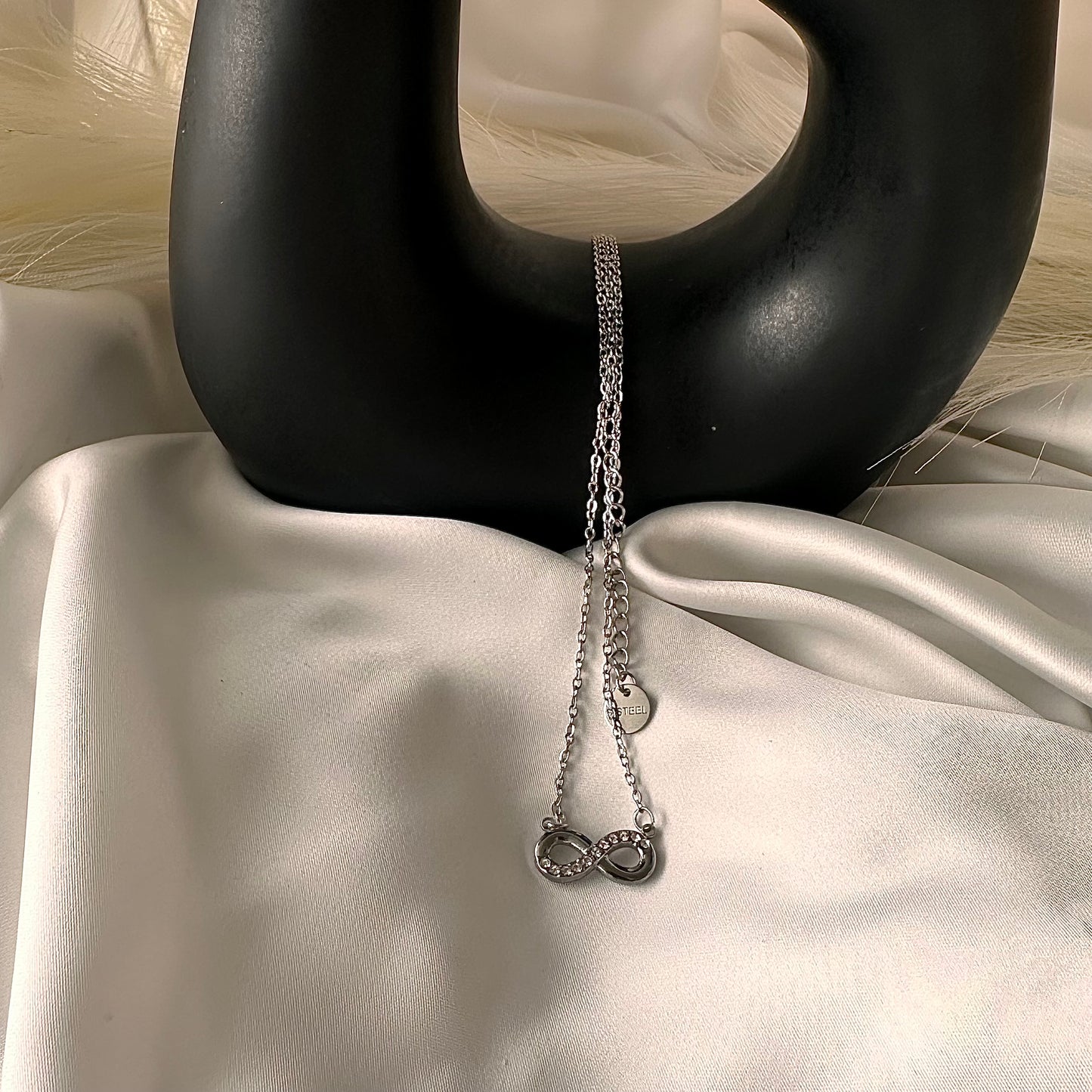 Collana "Infinito" in acciaio: Amore e Possibilità Infinite