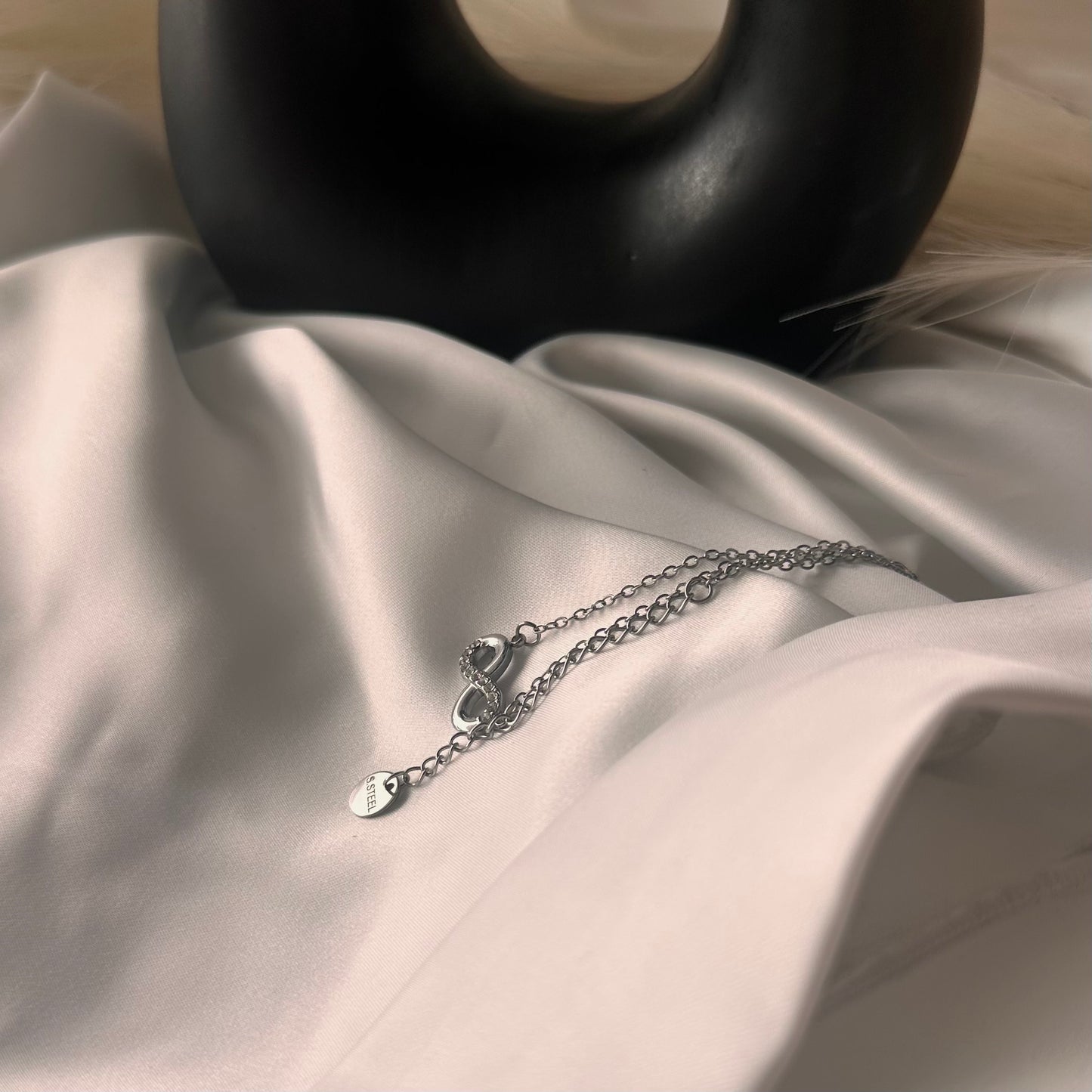 Collana "Infinito" in acciaio: Amore e Possibilità Infinite