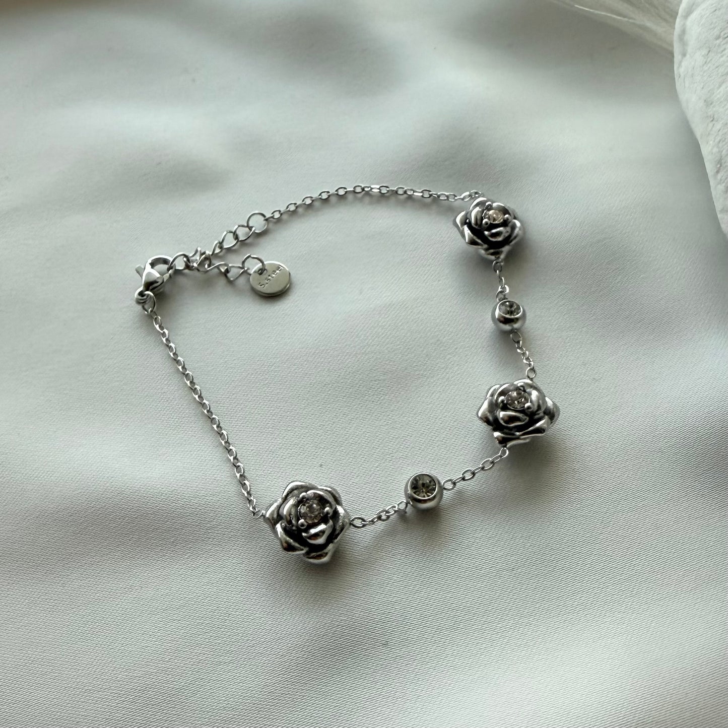 Bracciale "La Rosa Eterna": Il tuo fiore, oggi e per sempre