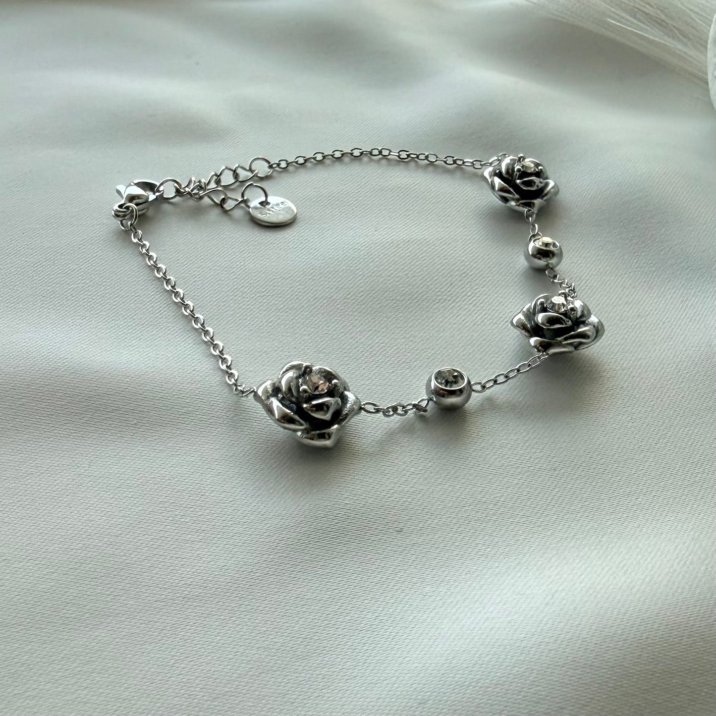 Bracciale "La Rosa Eterna": Il tuo fiore, oggi e per sempre