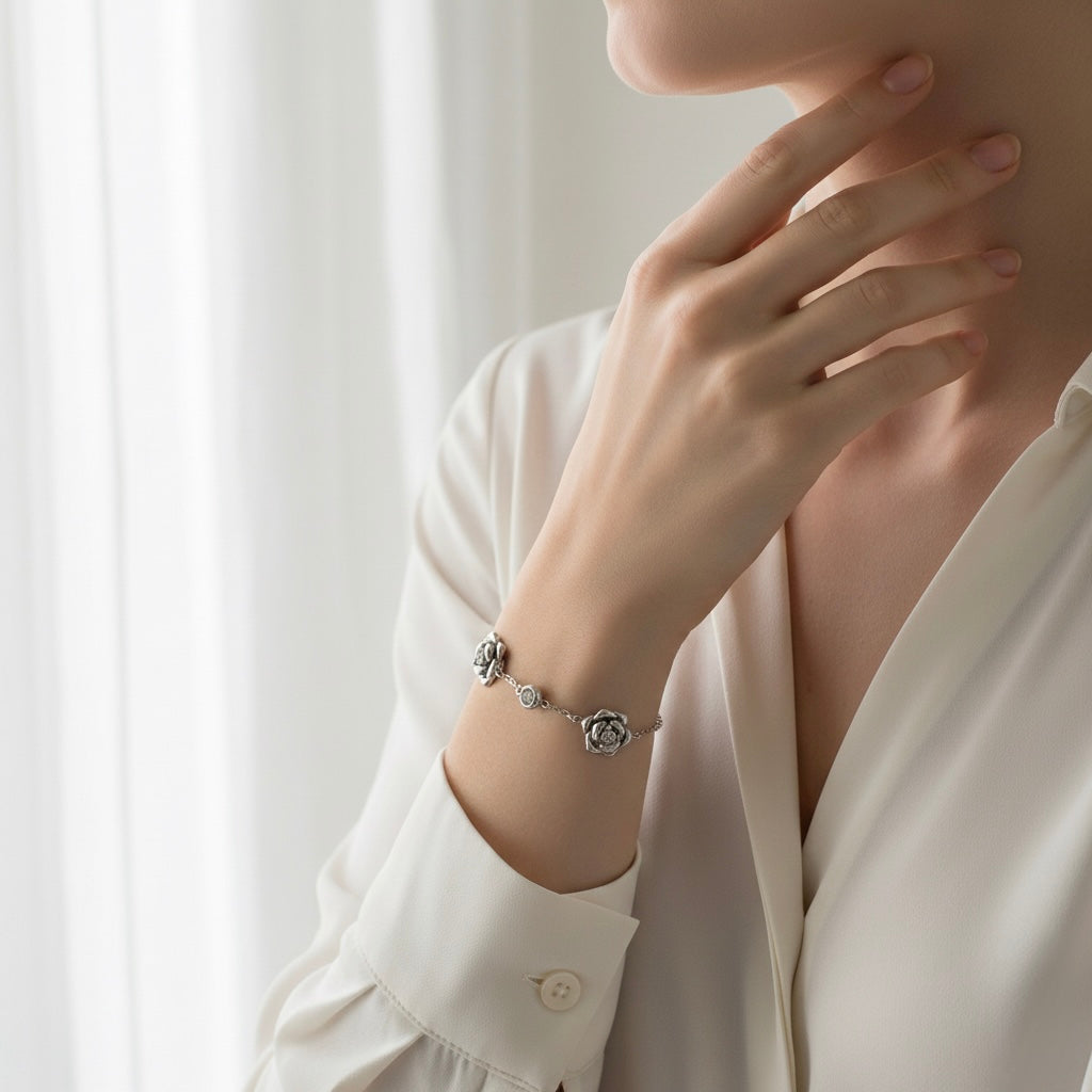 Bracciale "La Rosa Eterna": Il tuo fiore, oggi e per sempre