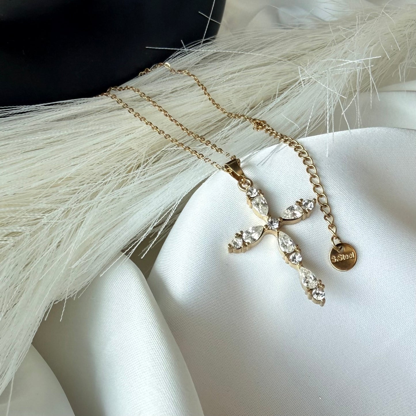 Collana Crocetta Punto Luce: L'eleganza della Fede