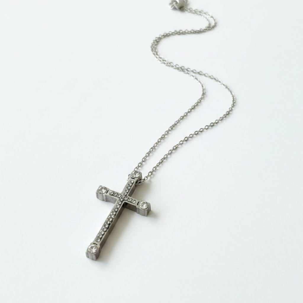 Collier Crocetta Luce : Un geste d'amour éternel