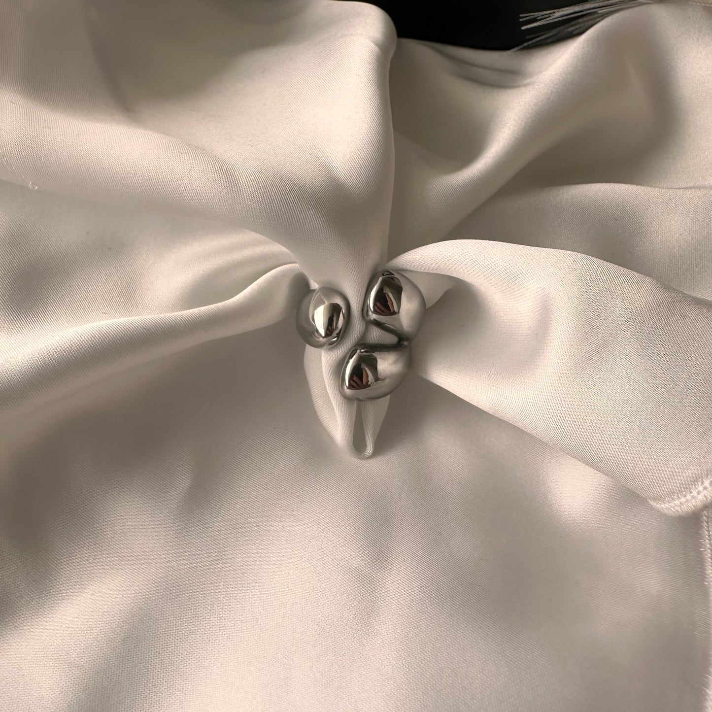 Anello "Tre Anime": Un Simbolo di connessione Eterna