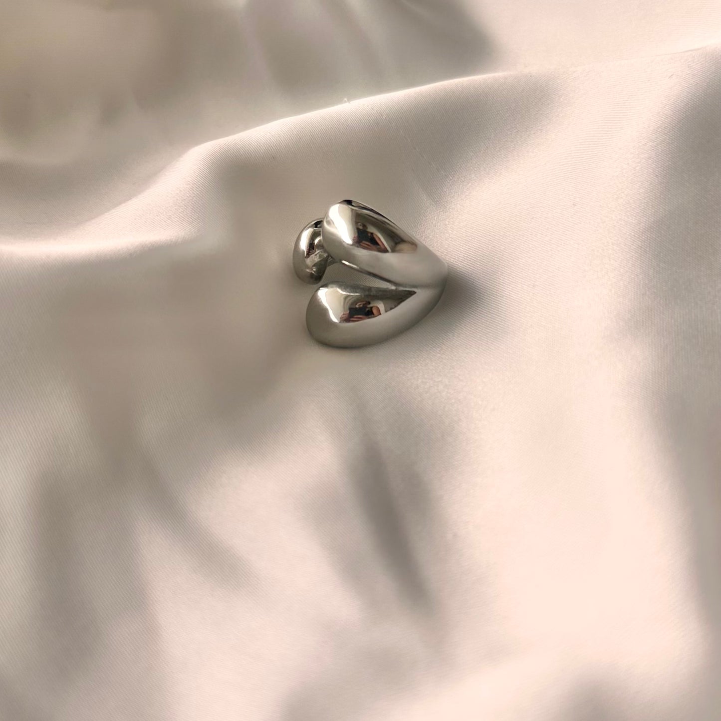 Anello "Tre Anime": Un Simbolo di connessione Eterna