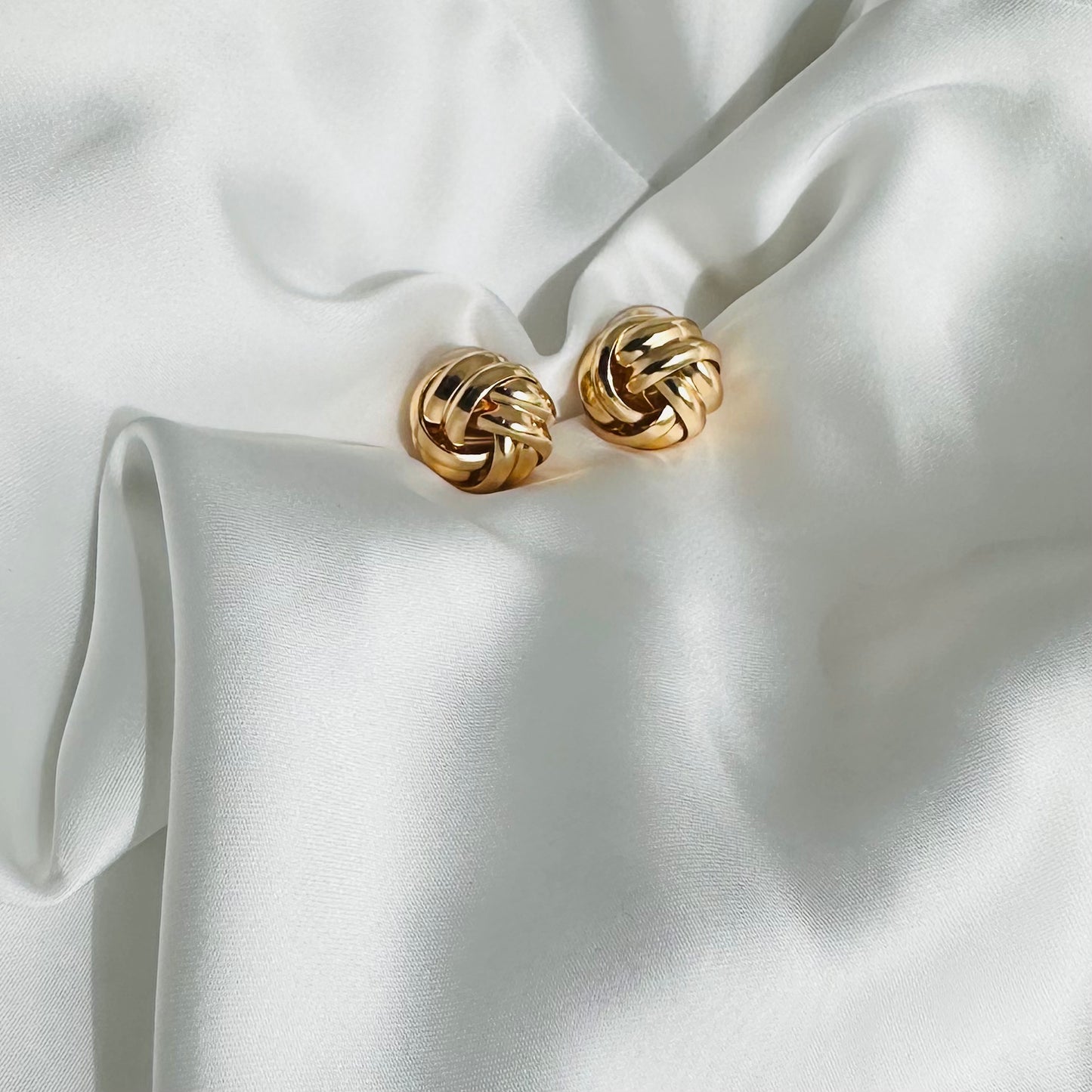 Orecchini sfera intrecciata: Passione che unisce