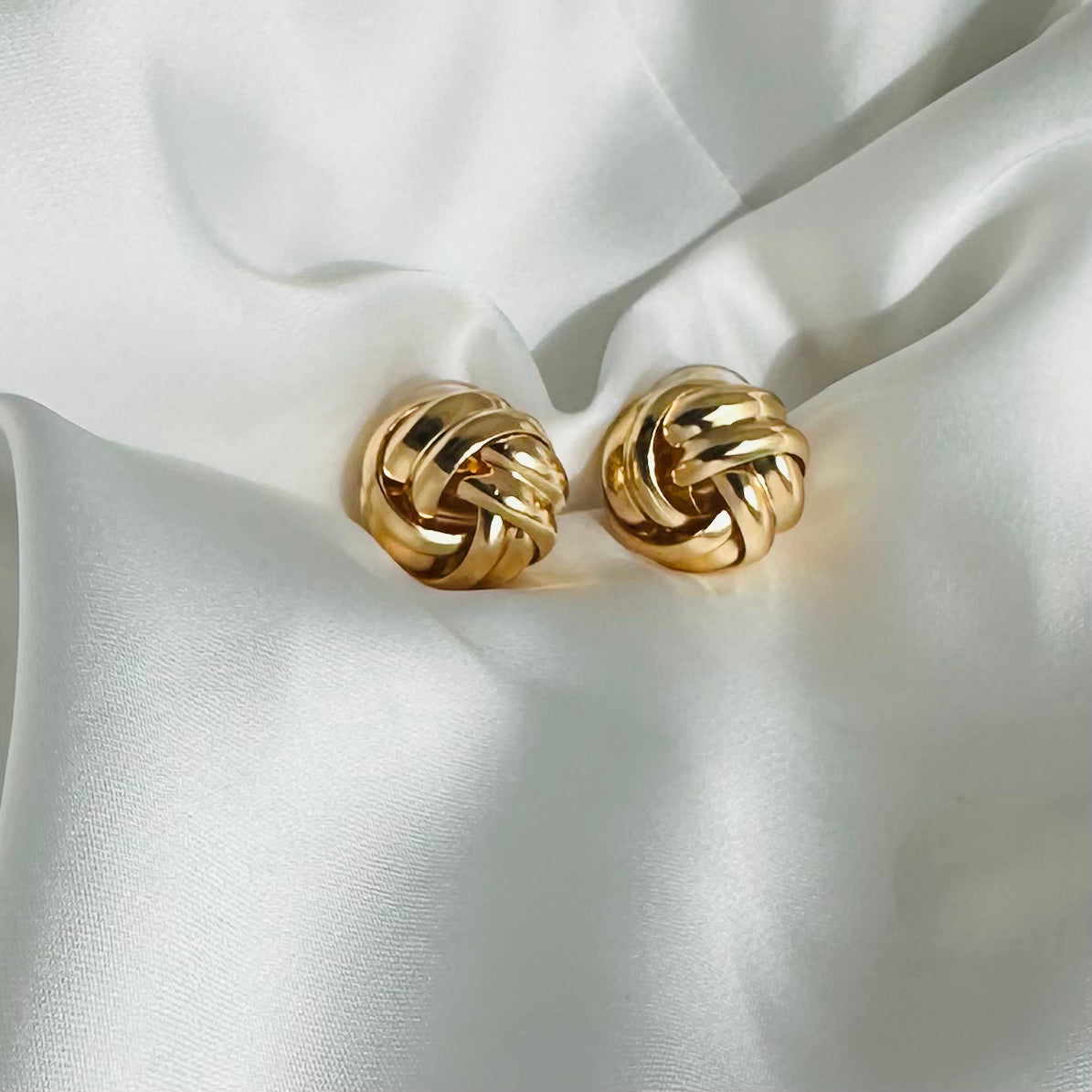 Orecchini sfera intrecciata: Passione che unisce