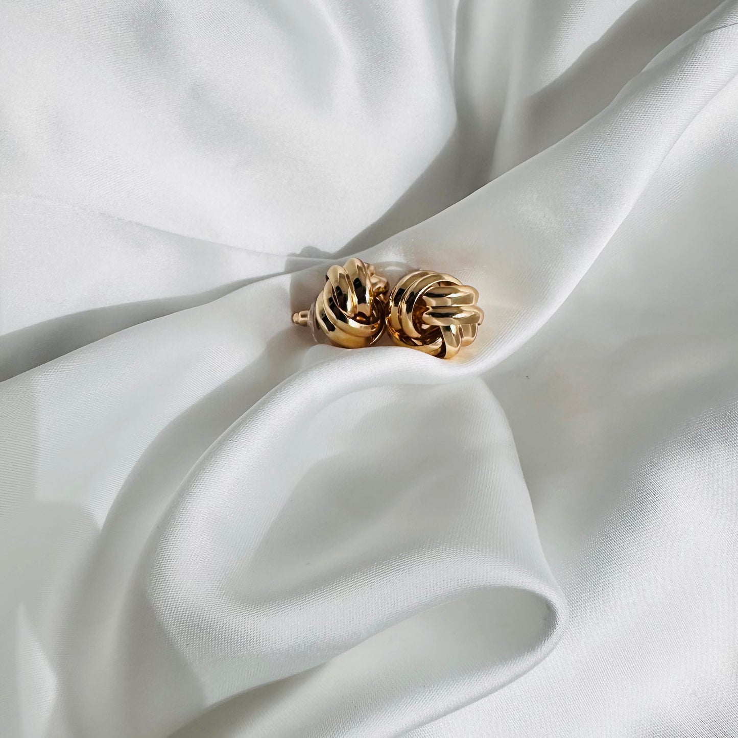 Orecchini sfera intrecciata: Passione che unisce