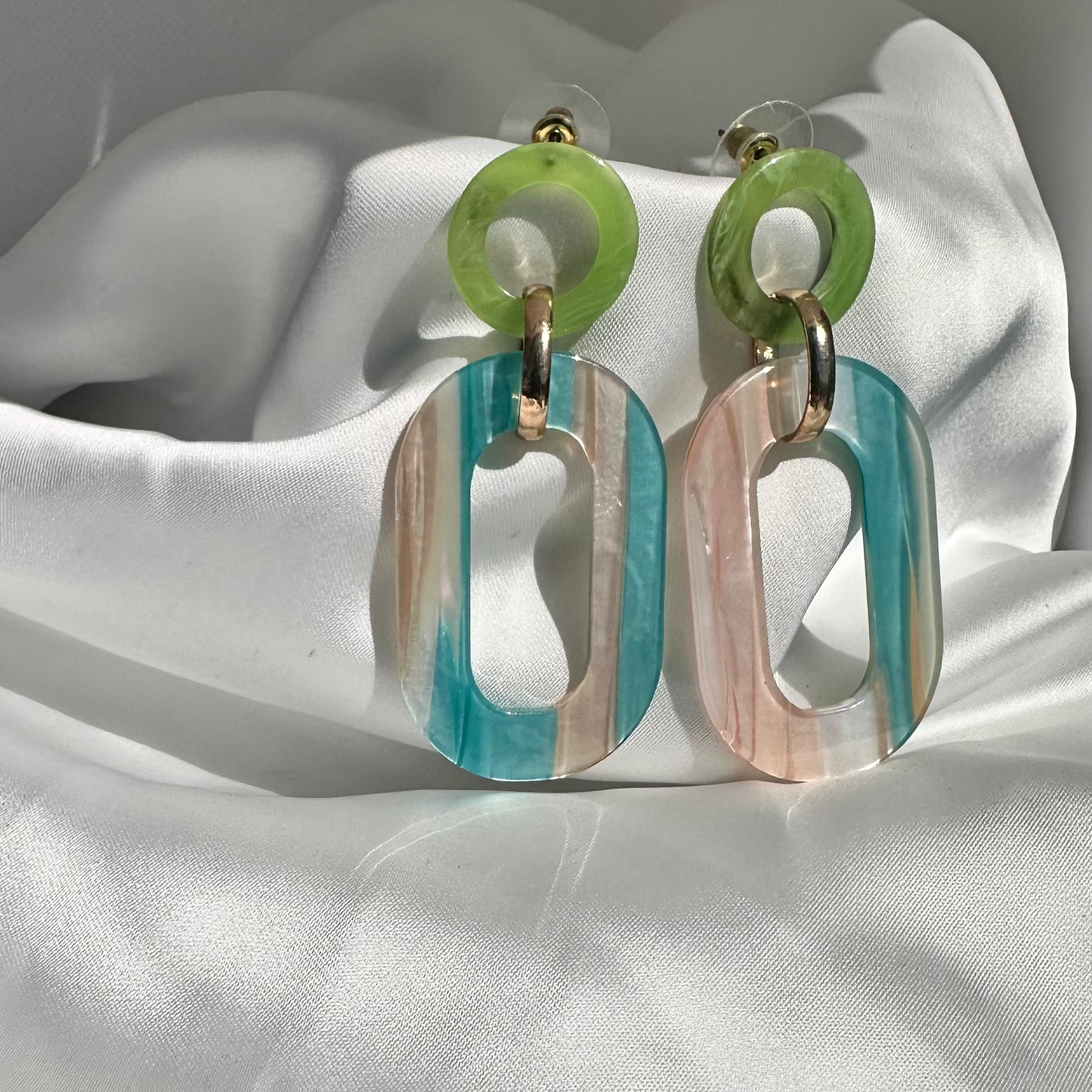 Orecchini Cerchio Ovali Striati in Resina Marrone, Bianco  e Bordeaux placcati oro