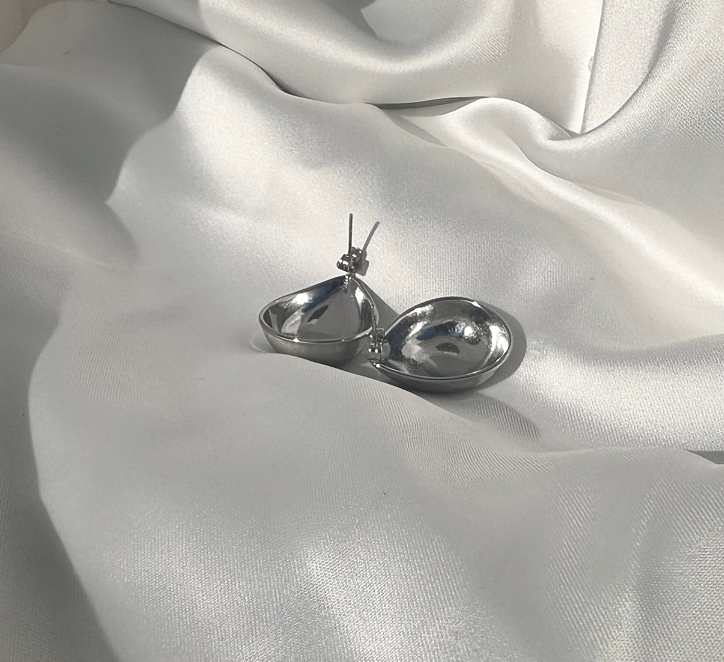 Orecchini Goccia Riflesso:L'essenza della tua Eleganza