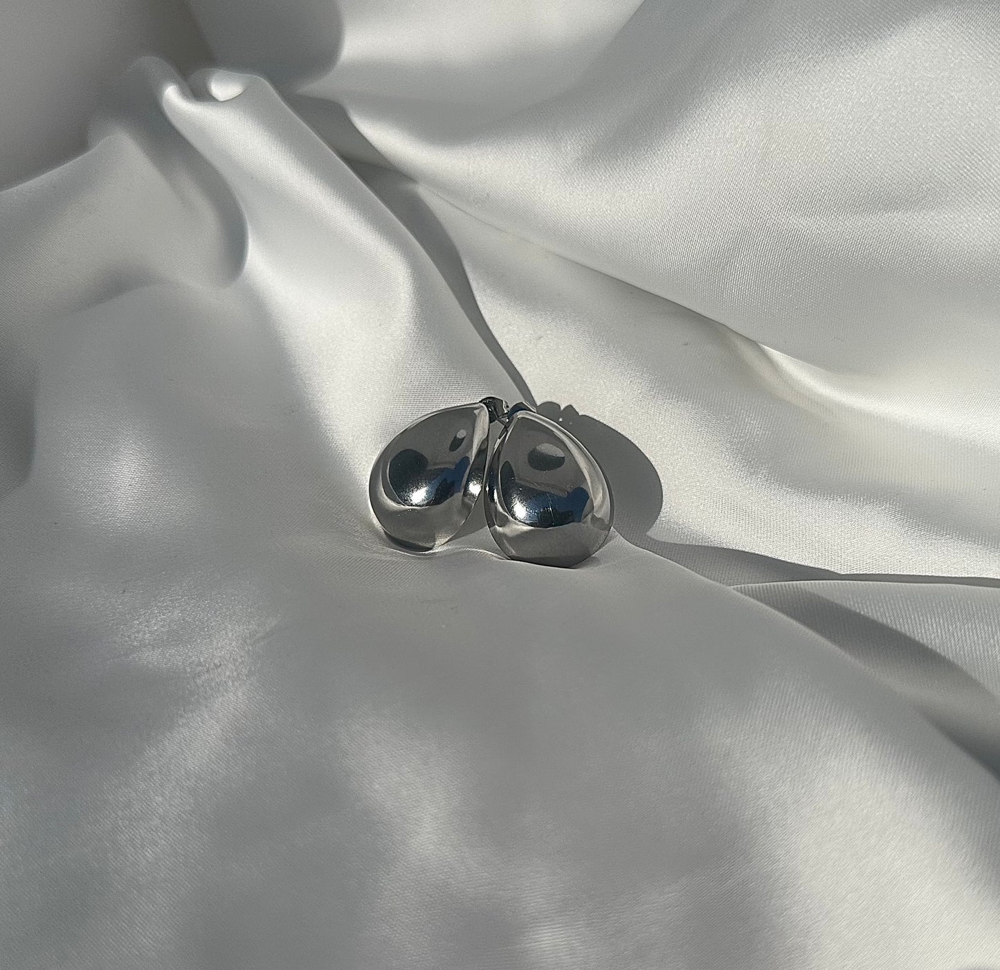 Orecchini Goccia Riflesso:L'essenza della tua Eleganza