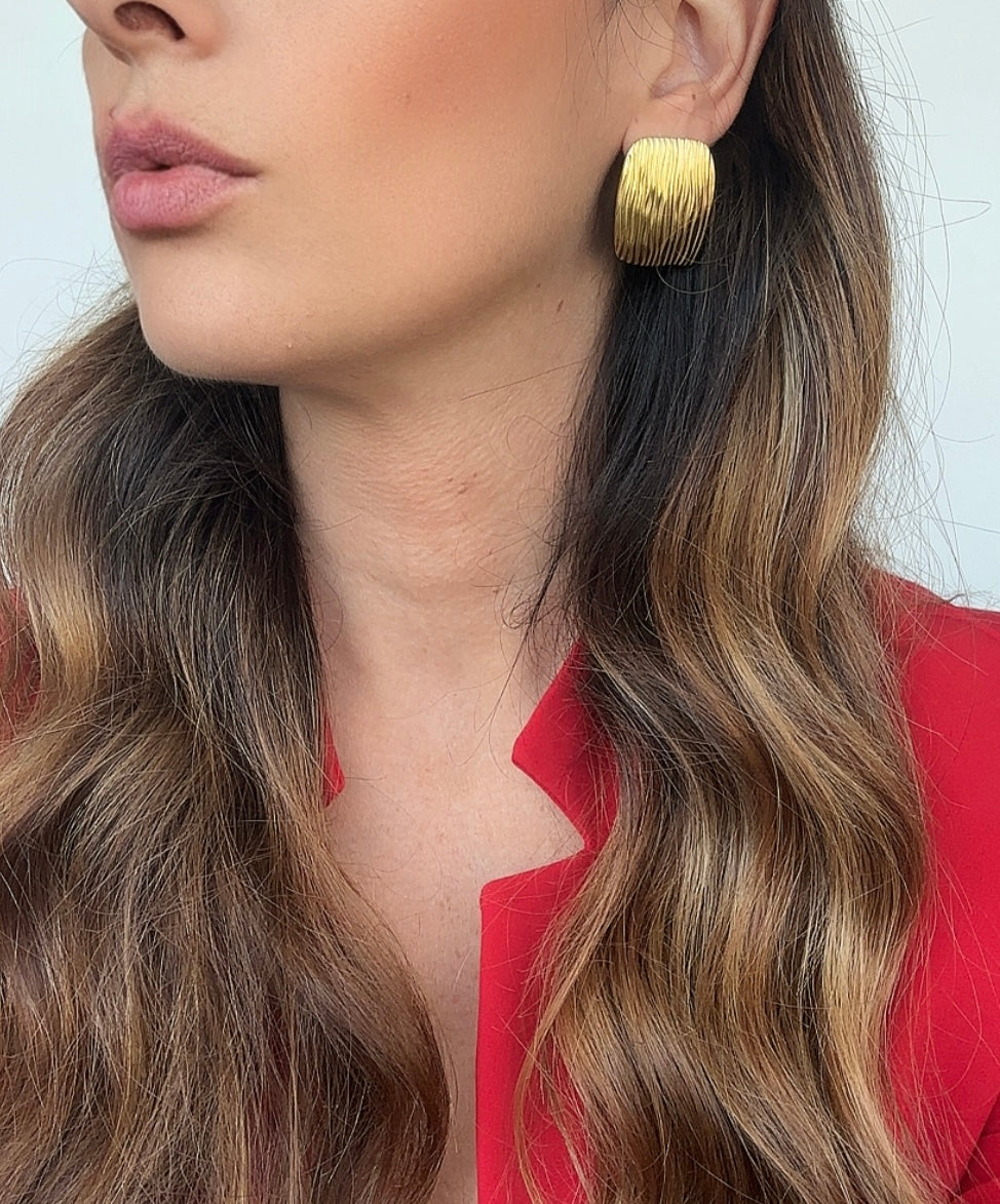 Orecchini rettangolari onde: Eleganza moderna e simbolica