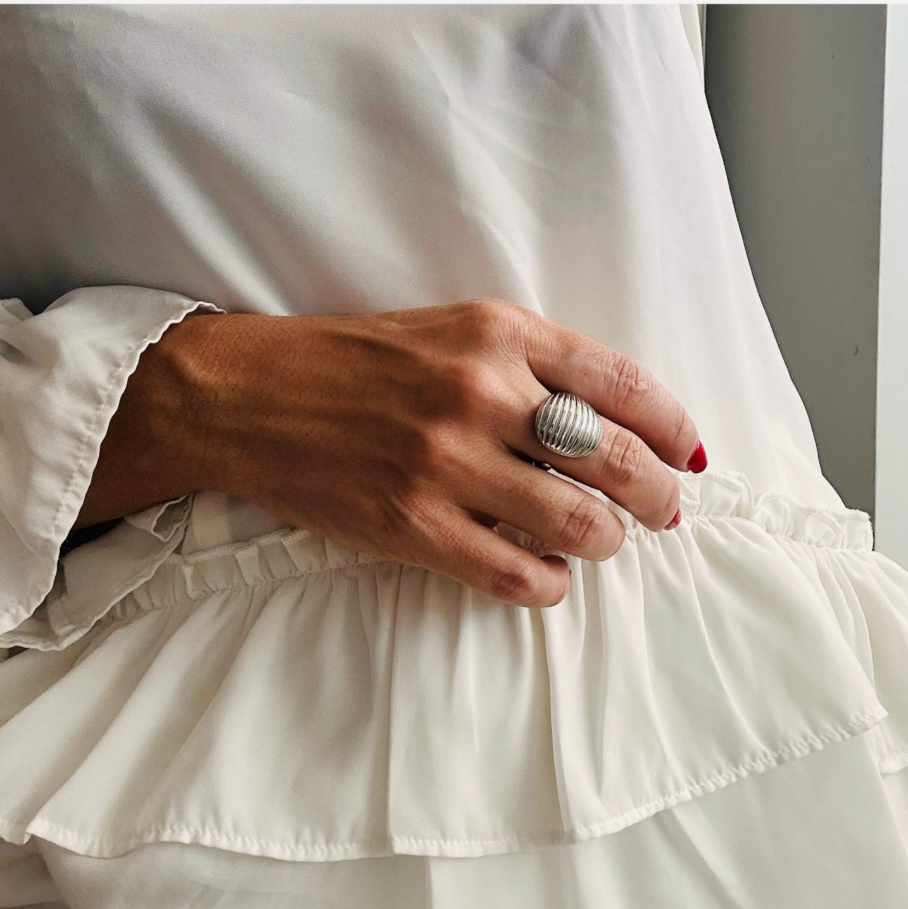 Anello Fascione Rigato: Le tue storie in un anello