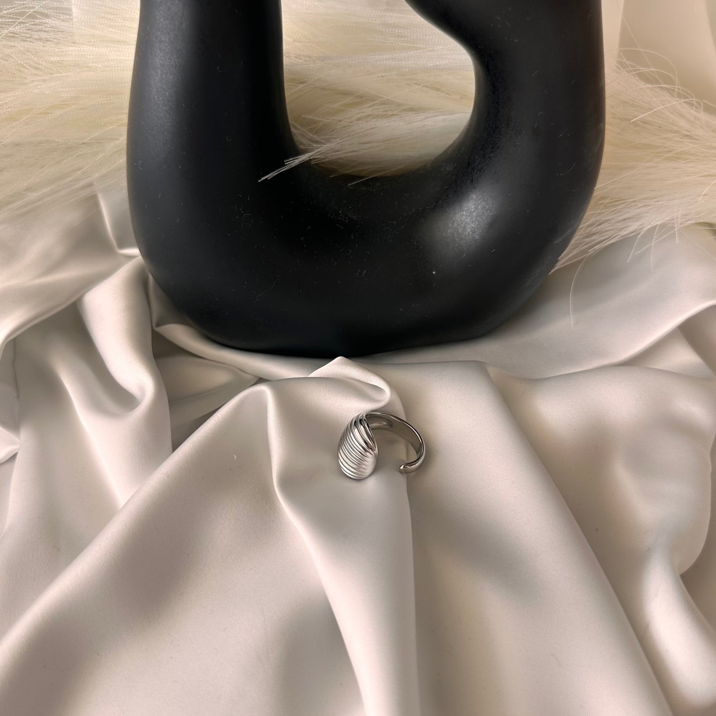 Anello Fascione Rigato: Le tue storie in un anello