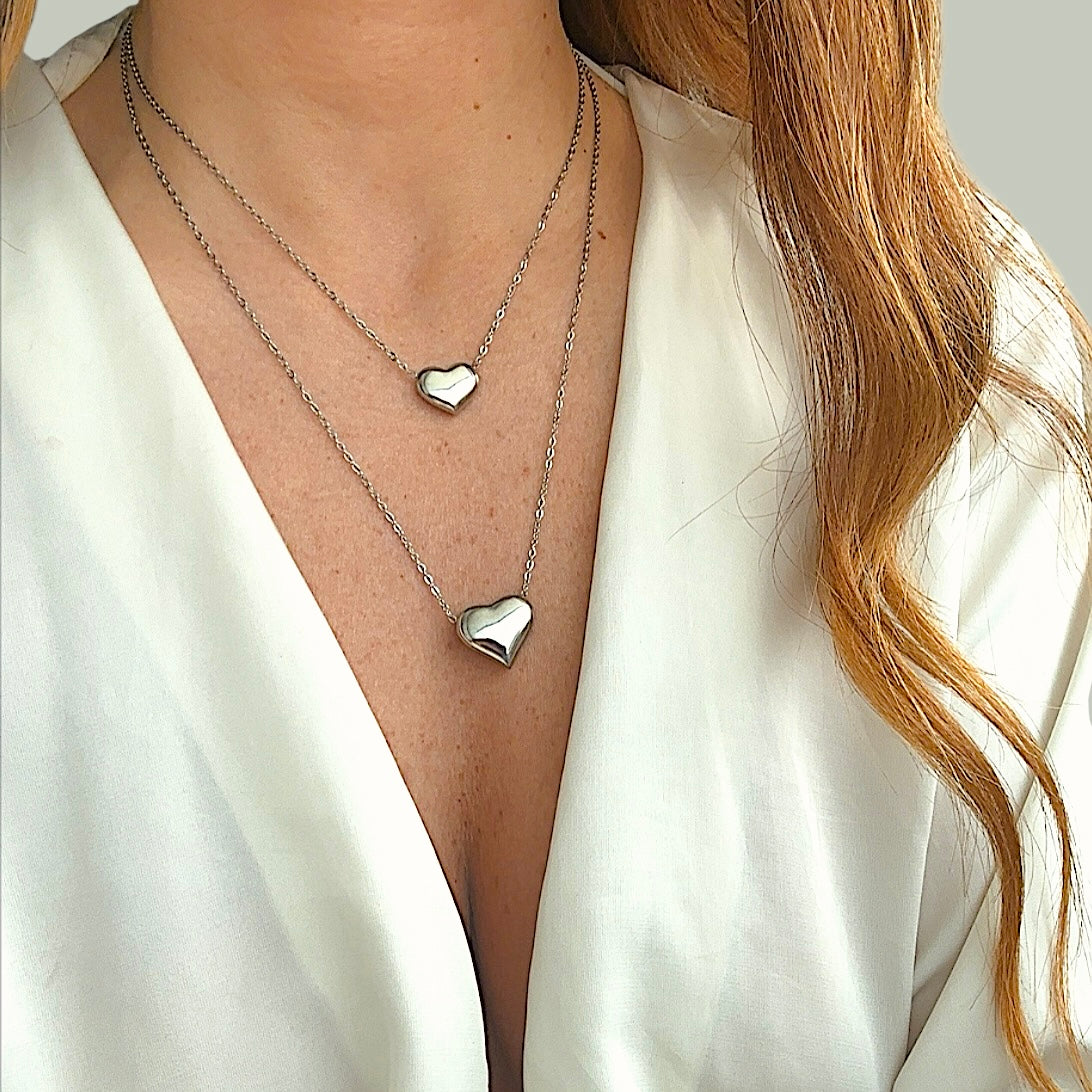 Collana a Doppio Filo con Cuori – Eleganza e Simbolo di Amore
