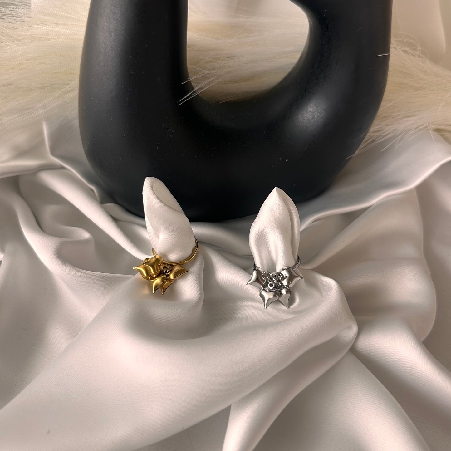 Anello dei Sei Cuori: Eleganza con un significato profondo