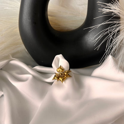 Anello dei Sei Cuori: Eleganza con un significato profondo