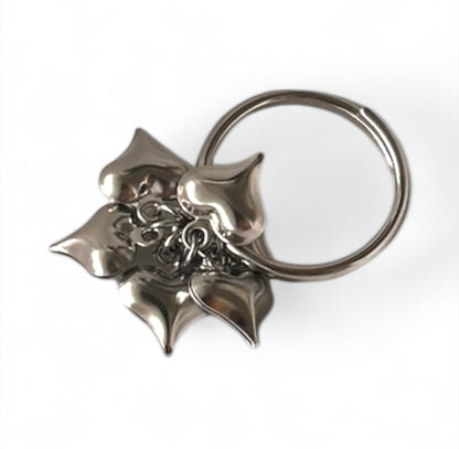 Anello dei Sei Cuori: Eleganza con un significato profondo